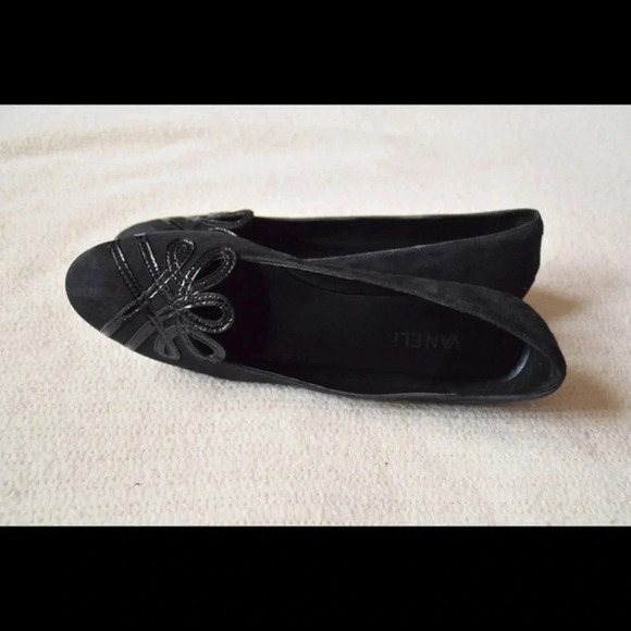 VanEli flats - Picture 2 of 5